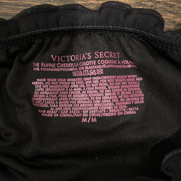 Never Worn Top! “Victoria’s Secret” Chic Bikini Top with Ruffled Bottom! Size M. - Picture 9 of 11